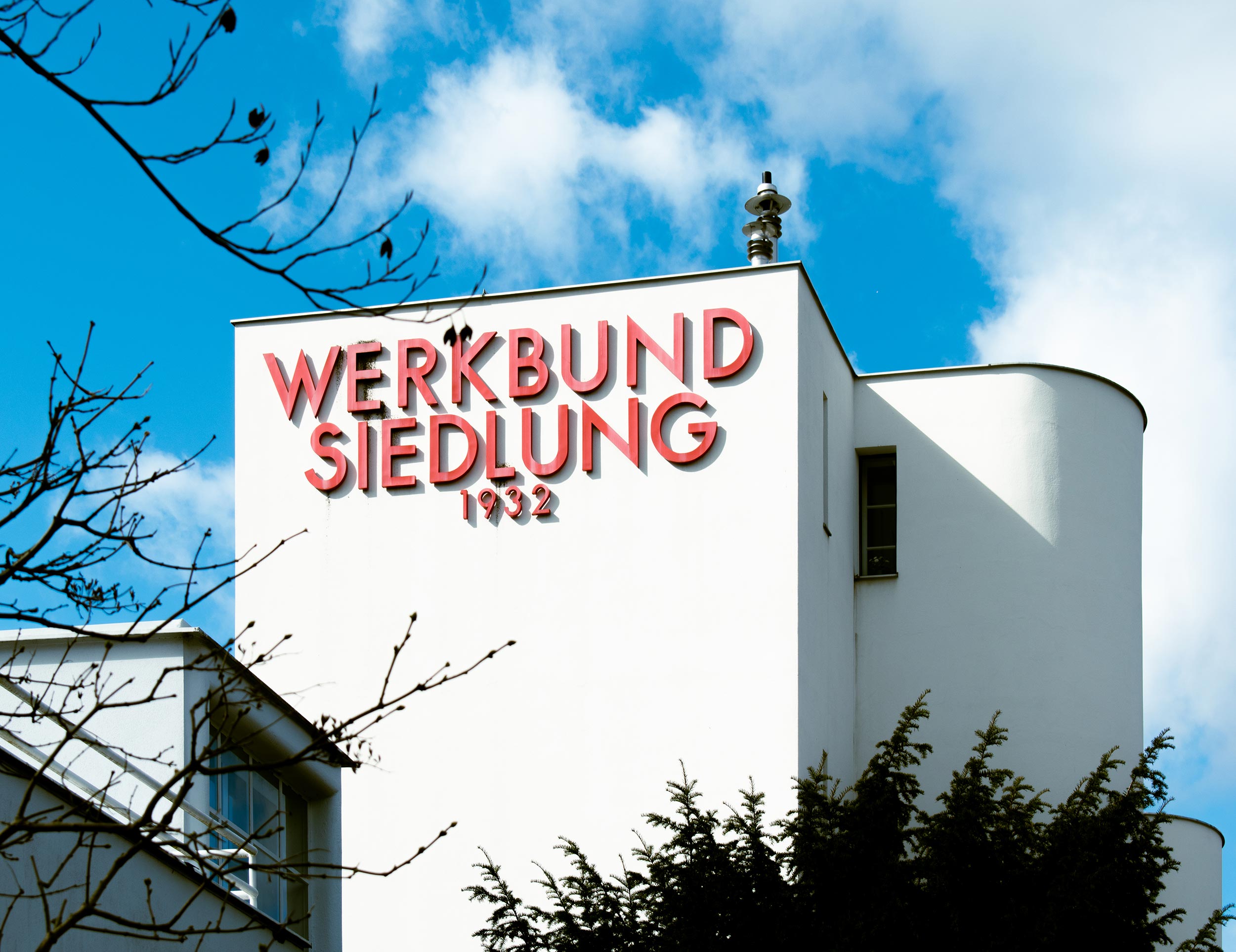 Eine Fotografie der Wiener Werkbundsiedlung von Hubert Matthaeus Pfaffenbichler.